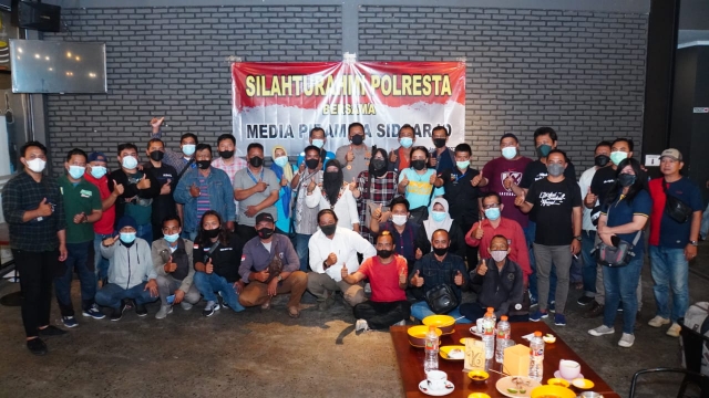 Polisi Ngopi Bareng Media Piramida Sidoarjo, Guna Perkuat Sinergitas