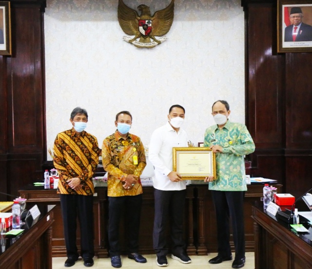 Selamatkan 3.249 Aset, Wali Kota Eri Beri Penghargaan BPN I dan II