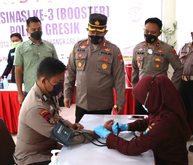 Polres Gresik Gelar Vaksin Boster Untuk Jaga Imunitas Anggota
