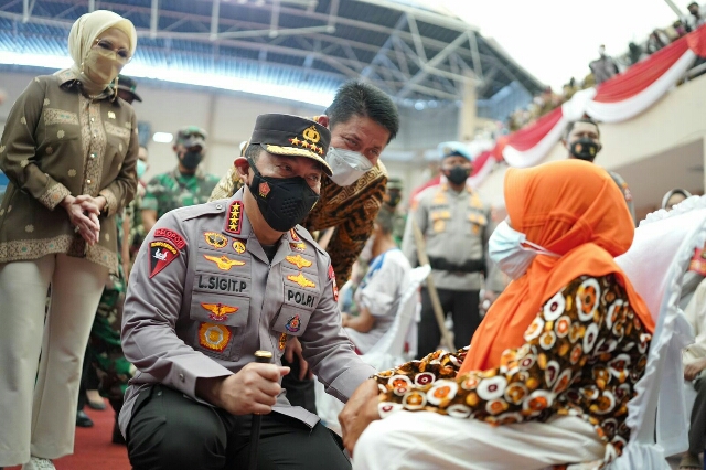 Kapolri Dorong Percepatan Target Dosis Dua dan Booster, Tinjau Vaksinasi Se-Indonesia