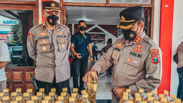 Polres Blitar Kota Ajak Warga Ikut Vaksin Berhadiah Minyak Goreng