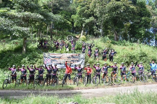 Gowes Bersama Danpasmar 2, dan Baksos di Ngebel Ponorogo
