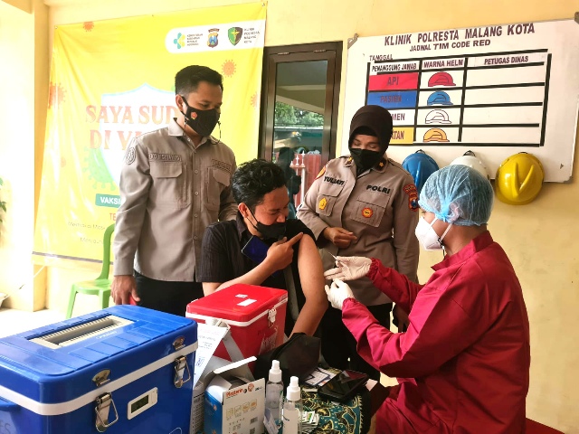 Wujud Sinergitas dengan Media Polresta Malang Kota Gelar Piramida dan Vaksinasi