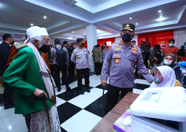 Kapolri: Menjadi Motivasi Kita Semua Karena Ulama di Banten Ikut Vaksinasi