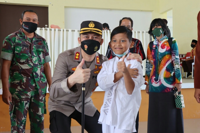 Kunjungan Kapolres dalam Keceriaan Anak Malang Saat di Vaksin