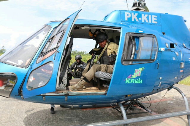 Tim Damai Cartenz Berhasil Evakuasi Karyawan PTT Di Distrik Beoga dengan Aksi Heroiknya