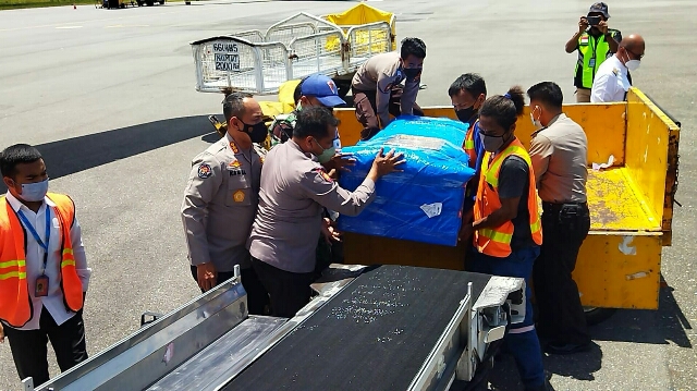 8 Korban Penembakan KKB Diserahkan ke Keluarga dan Dilakukan Prosesi Penghormatan