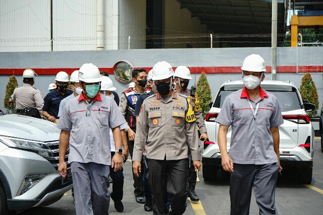 Kapolrestabes Surabaya Sidak Antisipasi Penimbunan Minyak Goreng, Pastikan Pasokan Aman