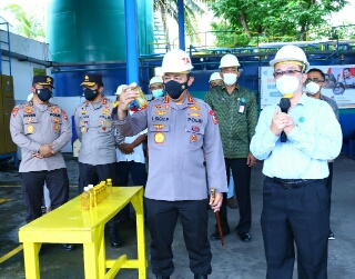Kapolri Pastikan Stok dan Harga Sesuai HET Dipasaran Saat Tinjau Pabrik Minyak Goreng di Bali