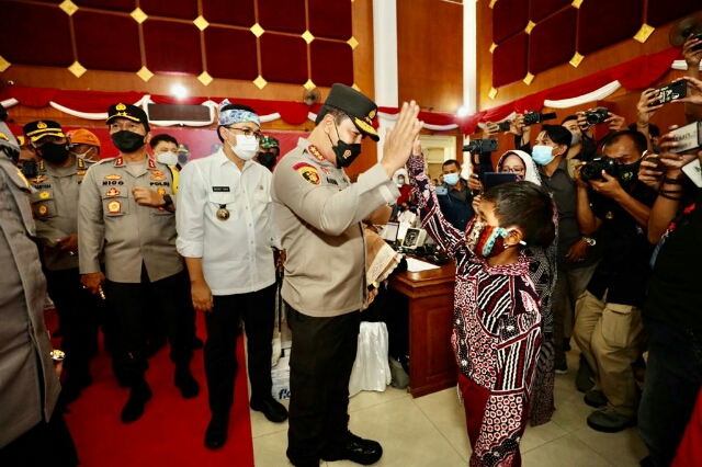 Cek Pelaksanaan dan Pencapaian Vaksinasi Covid-19 di Pamekasan oleh Kabareskrim Polri dan Kapolda Jatim