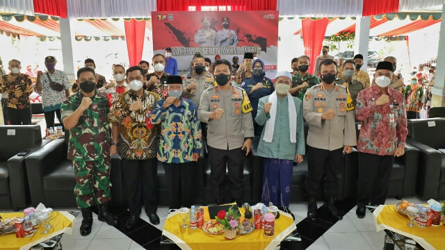 Kapolda Cek dan Interaktif virtual dengan Kapolri dari Lumajang, 34.690 vaksin Presisi di 86 titik hari ini dilaksanakan di Jatim