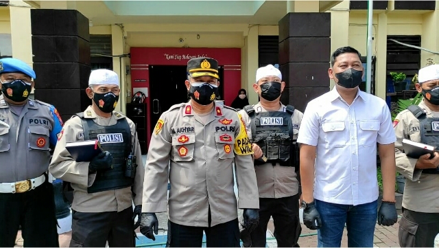 Anggota Polsek Tambakasari Berbekal Al Qur’an Berpatroli Dalam Menjaga Kondusifitas Wilayah Hukumnya