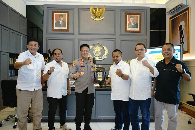 Polrestabes Surabaya Raih Awards PWI Jatim 2022 dalam Inovasi Mobil Vaksin Keliling