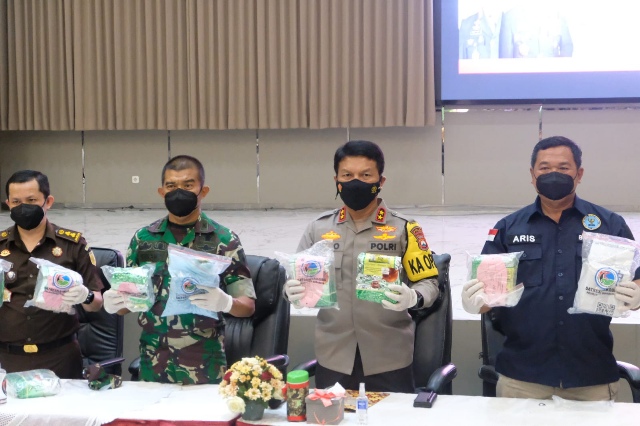 Jelang Ramadhan Polda Jatim Musnahkan Narkoba dan Miras
