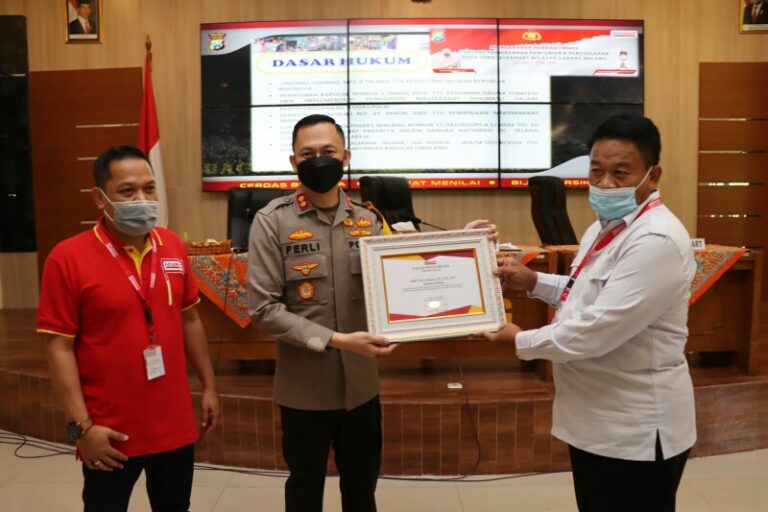 Kapolres Malang Berikan Pembekalan kepada Karyawan Alfamart, Dalam Menekan Angka Kriminalitas