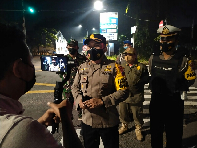Kapolsek Wonocolo Pimpin giat Patroli Sutra (Surabaya Tertib Ramadhan)
