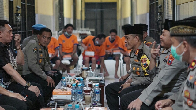 Kapolrestabes Surabaya Gelar Buka Bersama 460 Tahanan, Dalam Ramadhan Berkah