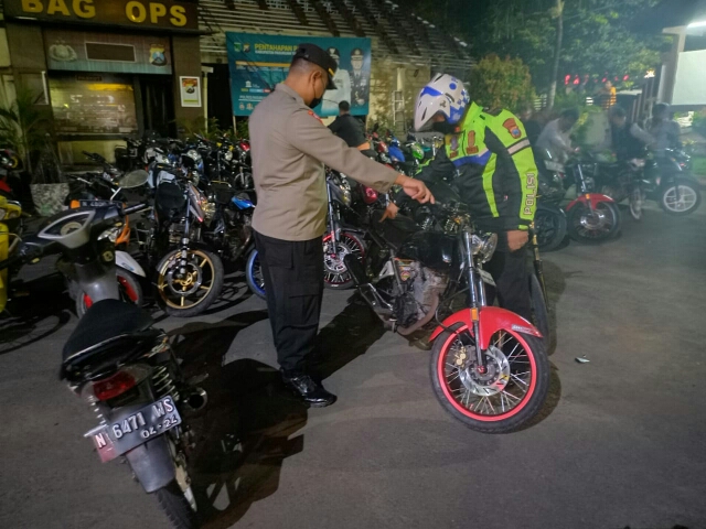 Kabid Humas Polda Jatim : “Demi Terpeliharanya Kamtibmas”, Ratusan Motor Knalpot Brong Diamankan Polisi