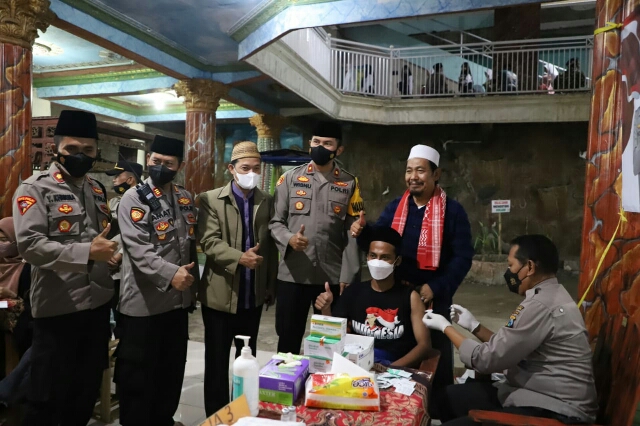 Polres Mojokerto Tingkatkan Akselerasi Vaksinasi Malam Hari, Suatu Berkah di Bulan Ramadhan