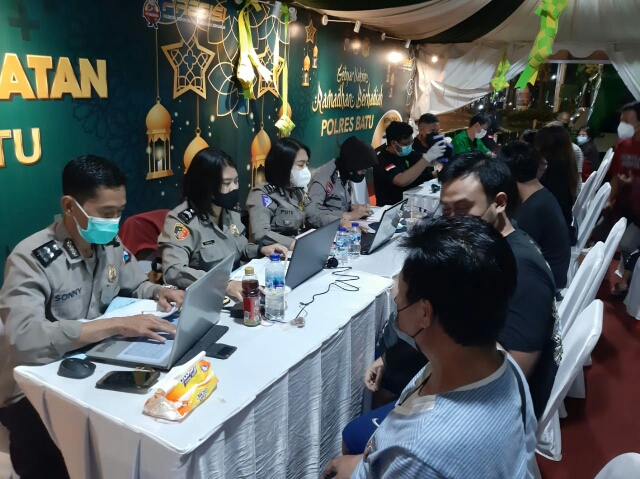 Berhadiah Motor, Dalam Giat Gebyar Vaksinasi Malam hari di Polres Batu