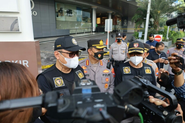 Tim Labfor Polda Jatim Lakukan Olah TKP Kebakaran Tunjungan Plaza 5 Surabaya