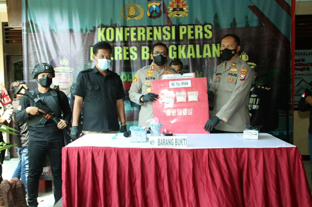 Polres Bangkalan Berhasil Amankan Ratusan Gram Sabu dan Menangkap Pengedar Narkoba