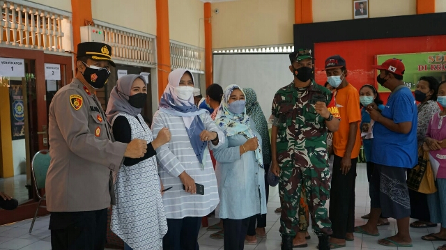 3 Pilar Berikan Langsung BPNT Kepada KPM Kecamatan Tambaksari