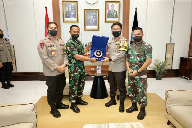 Kapolda Jatim sambut Kunjungan Kehormatan Dankodiklatal, Dalam Meningkatkan Sinergitas TNI-Polri