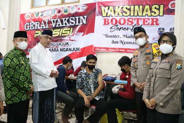 1.200 Warga Ponpes Al Ubaidah Disuntik Vaksin Booster, saat Menjelang Mudik