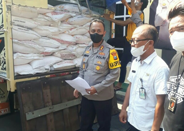 Satreskrim Polres Sampang Berhasil Amankan 2 Truk Bermuatan Pupuk Subsidi Ilegal