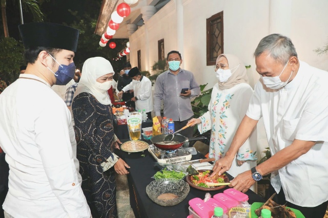 Pererat Keguyuban Antar Kepala OPD, Khofifah Gelar Qiyamul Lail Berjamaah dan Lomba Memasak