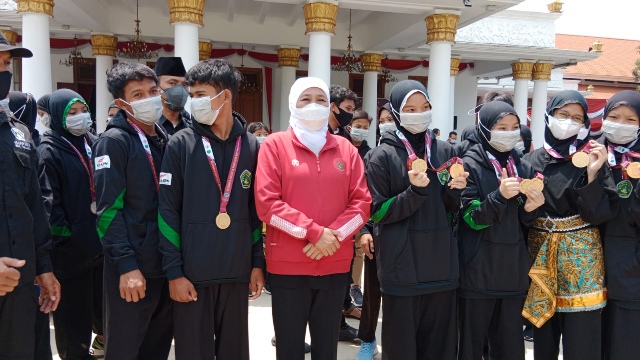 Juara Umum di Kejurnas, Gubernur Khofifah Beri Penghargaan Atlet Pagar Nusa Jatim