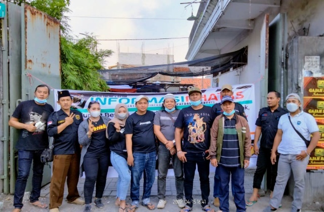 Keluarga Besar Media Informasi Phatas  Bagi Takjil di Bulan Suci Ramadhan