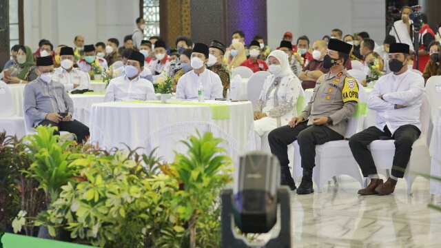 Doa Bersama Buruh di Masjid Al Akbar Surabaya, Dalam Memperingati Hari Buruh Internasional 2022 Nasional di Jatim 