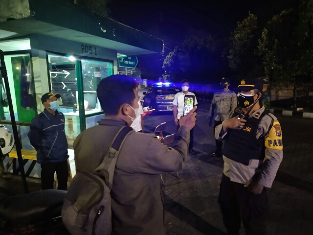Patroli Keliling Polsek Wonocolo di Perumahan Jemursari I Kel. Jemur Wonosari, Kec. Wonocolo