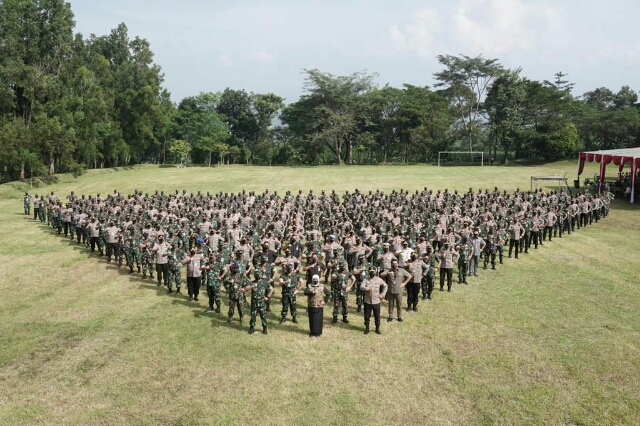 Dalam Rangka Mendukung Pemulihan Ekonomi Nasional, Forkopimda Jatim hadiri Apel Sinergitas TNI-Polri oleh Kodam V/Brawijaya