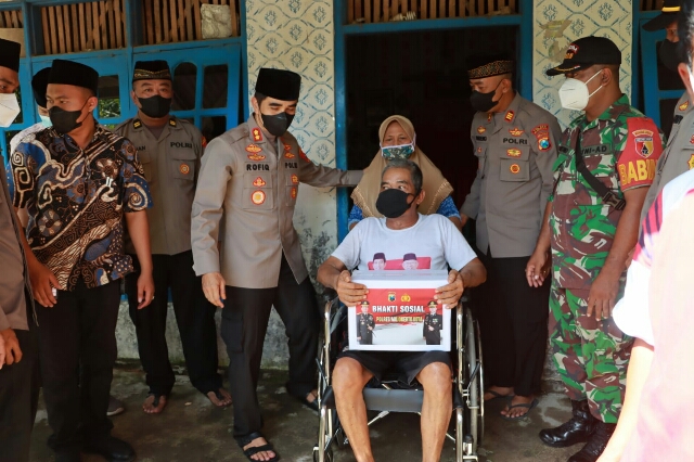 Kapolresta Mojokerto Laksanakan Program Jubah Bantu Warga Kurang Mampu, tanpa Henti untuk Berbagi
