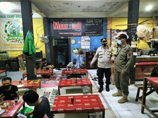 Operasi Yustisi Gabungan dan Sosialisai Inmendagri PPKM wilayah Polsek Wonocolo Polrestabes Surabaya