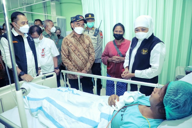 Gubernur Khofifah dan Menko PMK Jenguk Korban Seluncuran Waterpark