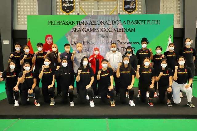 Khofifah Optimistis Basket Putri Rebut Emas di SEA Games Vietnam