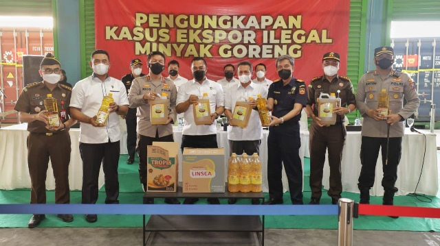 Polda Jatim Sita 122 Ton Minyak Goreng Kemasan Ilegal