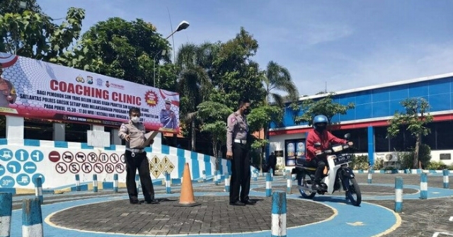Wujudkan Sat Lantas Polres Gresik Membantu Masyarakat dalam Program Coaching Clinic