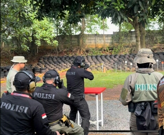 Kapolda Jatim Raih Juara 1 Speed Shoot PCC MPX Beregu, Saat Lomba Menembak Kapolri Cup 2022