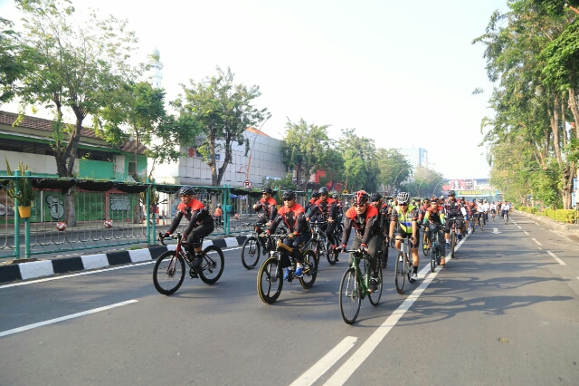 Peringati HUT Bhayangkara ke 76, Polda Jatim Gelar Sepeda Gembira