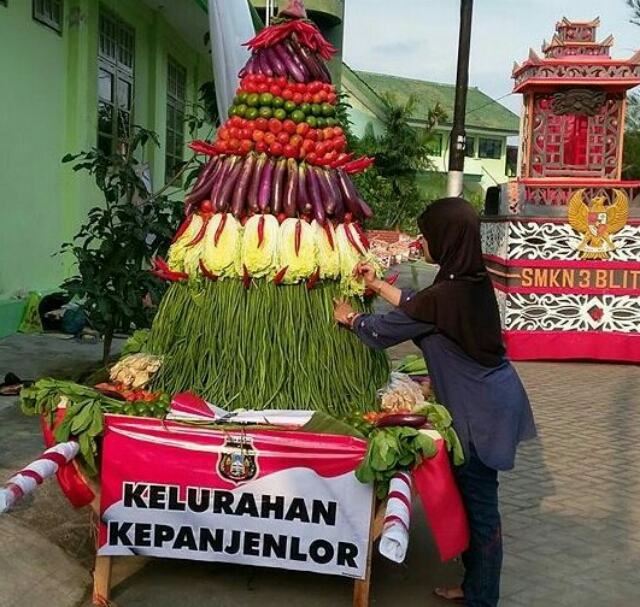 Polres Blitar Kota Sambut Hari Lahir Pancasila dengan Menggelar Lomba Kirab Gunungan