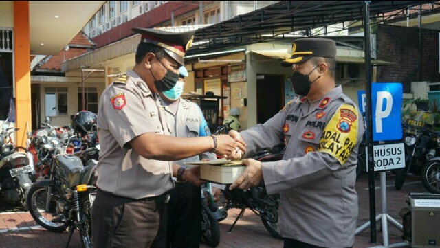 Purna Tugas Kanit Intelkam Polsek Tambaksari dipimpin Kapolsek Tambaksari