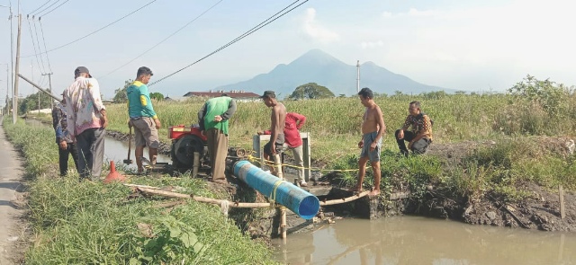 Menormalisasi Aliran Sungai, Pemkab Sidoarjo Beri Bantuan 1 Unit Blower