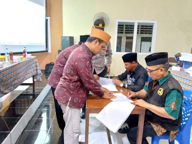 Duo Calon Kades Bersepakat Dalam Penetapan Jumlah Pemilih Dalam Pilkades Desa Gempolsari Kecamatan Tanggulangin