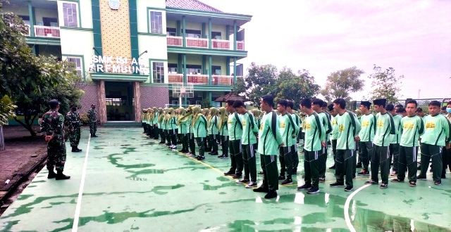 Koramil 0816/07 Krembung Memberi Bekal Wasbang dan Pelatihan PBB ke Murid SMK Islam