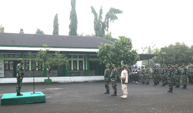 Kasdim 0816/Sidoarjo Pimpin Upacara dan Bacakan Amanat KASAD